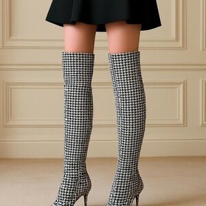 NIB Marina Renaldi Knee High Boots in classic Houndstooth Print Elegant